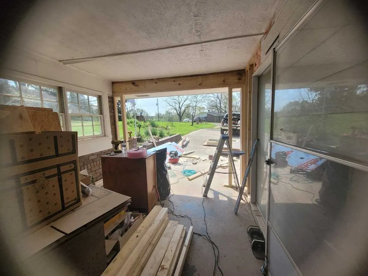 Air movers and dehumidifier for Water Mitigation Services in Willard